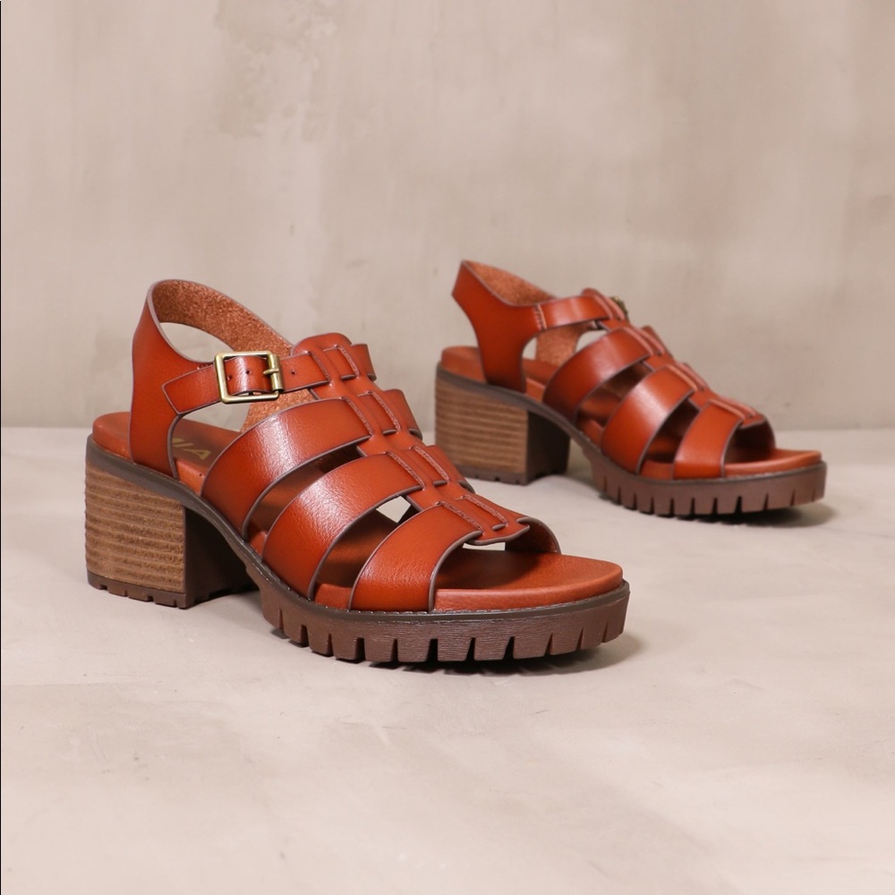 NWT MIA Tan Platform Sandal with Buckle